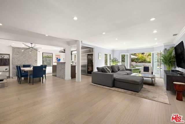 8142 Amor Road, Los Angeles, CA 90046
