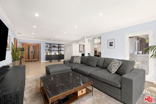8142 Amor Road, Los Angeles, CA 90046