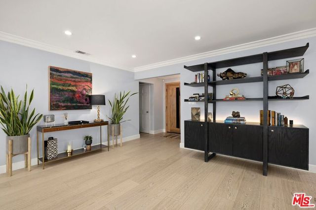 8142 Amor Road, Los Angeles, CA 90046