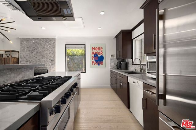8142 Amor Road, Los Angeles, CA 90046