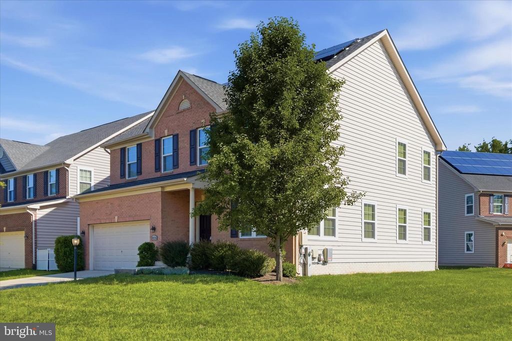 Image 4 of property listing at 14116 ABERDEENS FOLLY CT, Bowie, MD 20720