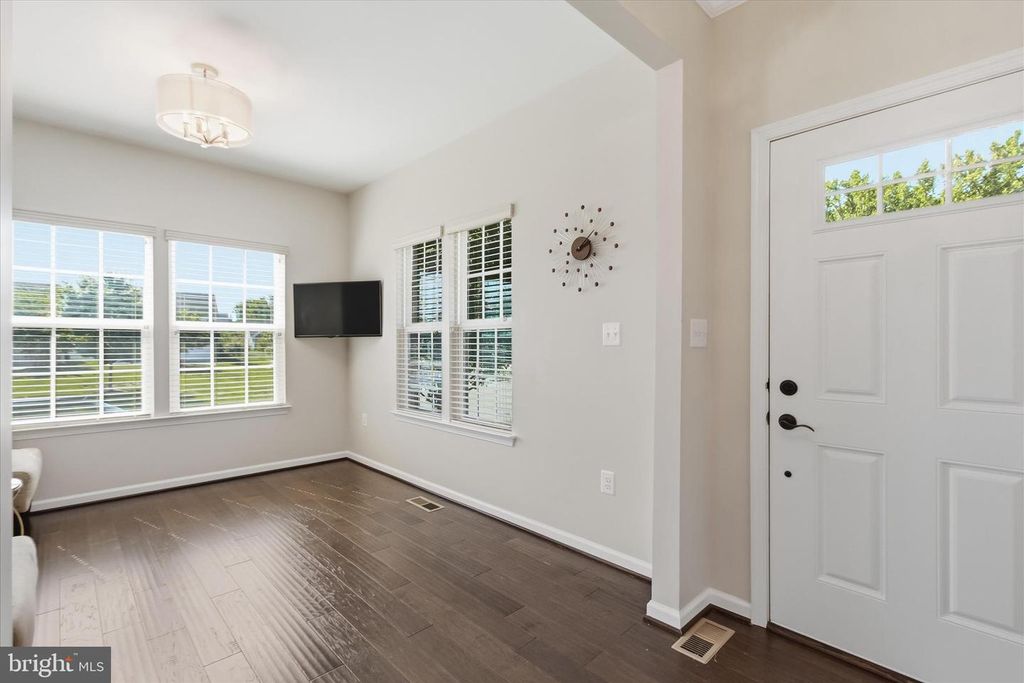 Image 5 of property listing at 14116 ABERDEENS FOLLY CT, Bowie, MD 20720