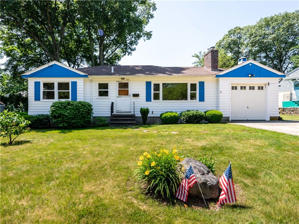 205 Lincoln Avenue, Barrington, RI 02806
