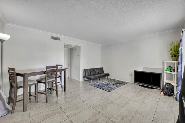 145 OYSTER BAY CIRCLE 240, Altamonte Springs, FL 32701