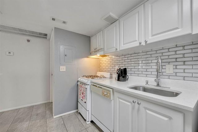 145 OYSTER BAY CIRCLE 240, Altamonte Springs, FL 32701