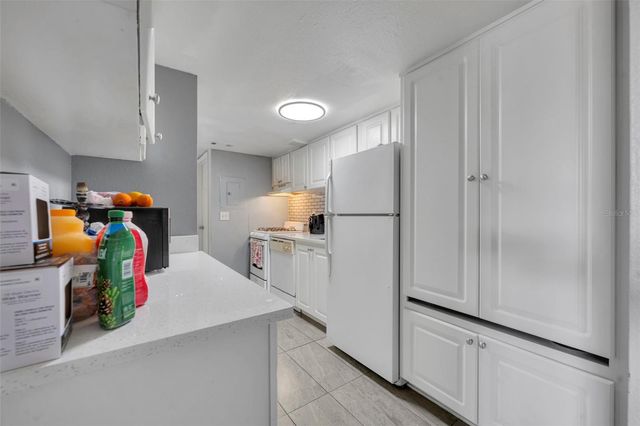 145 OYSTER BAY CIRCLE 240, Altamonte Springs, FL 32701