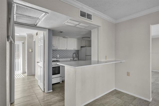 145 OYSTER BAY CIRCLE 240, Altamonte Springs, FL 32701