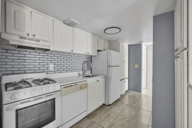 145 OYSTER BAY CIRCLE 240, Altamonte Springs, FL 32701