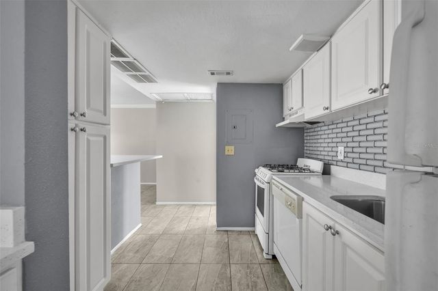 145 OYSTER BAY CIRCLE 240, Altamonte Springs, FL 32701