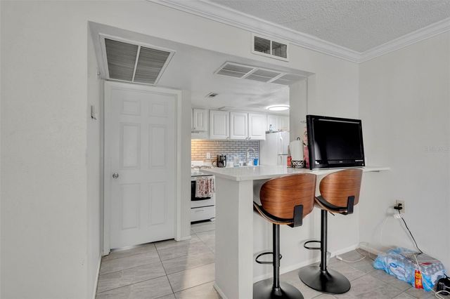 145 OYSTER BAY CIRCLE 240, Altamonte Springs, FL 32701