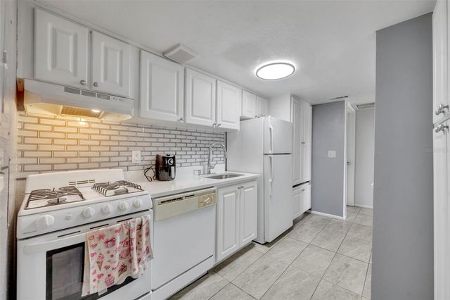 145 OYSTER BAY CIRCLE 240, Altamonte Springs, FL 32701