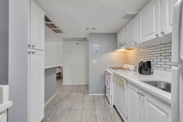 145 OYSTER BAY CIRCLE 240, Altamonte Springs, FL 32701