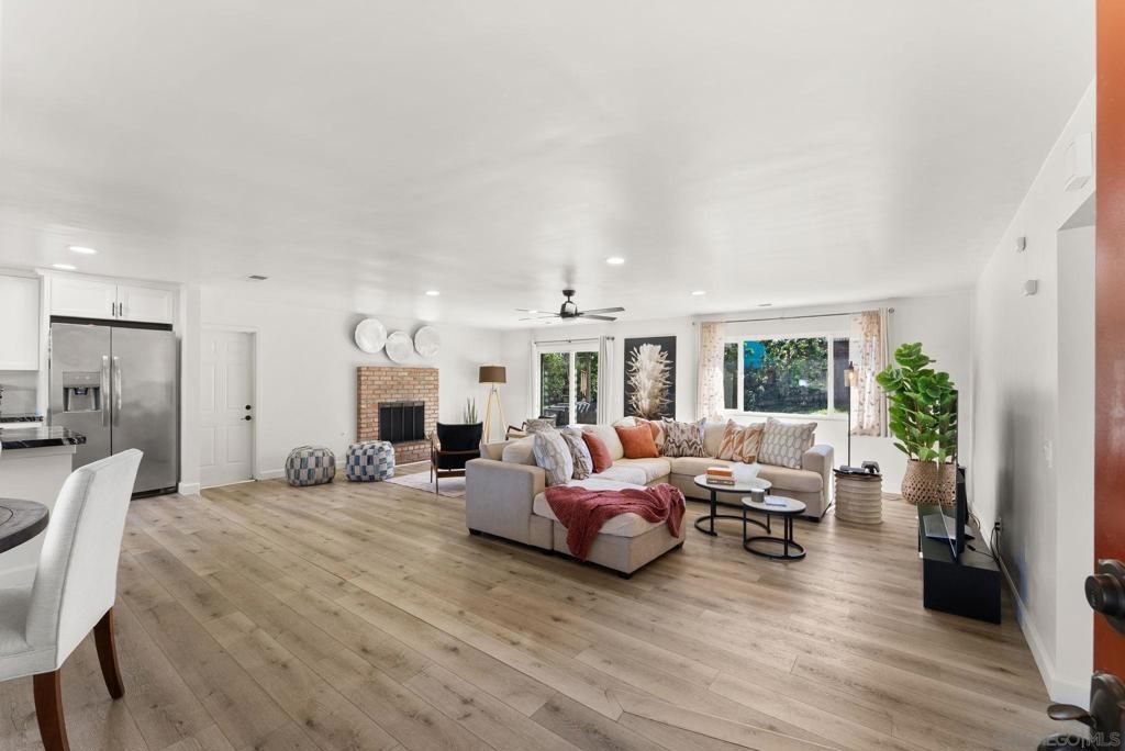 Image 10 of property listing at 2025 W El Norte Pkwy, Escondido, CA 92026