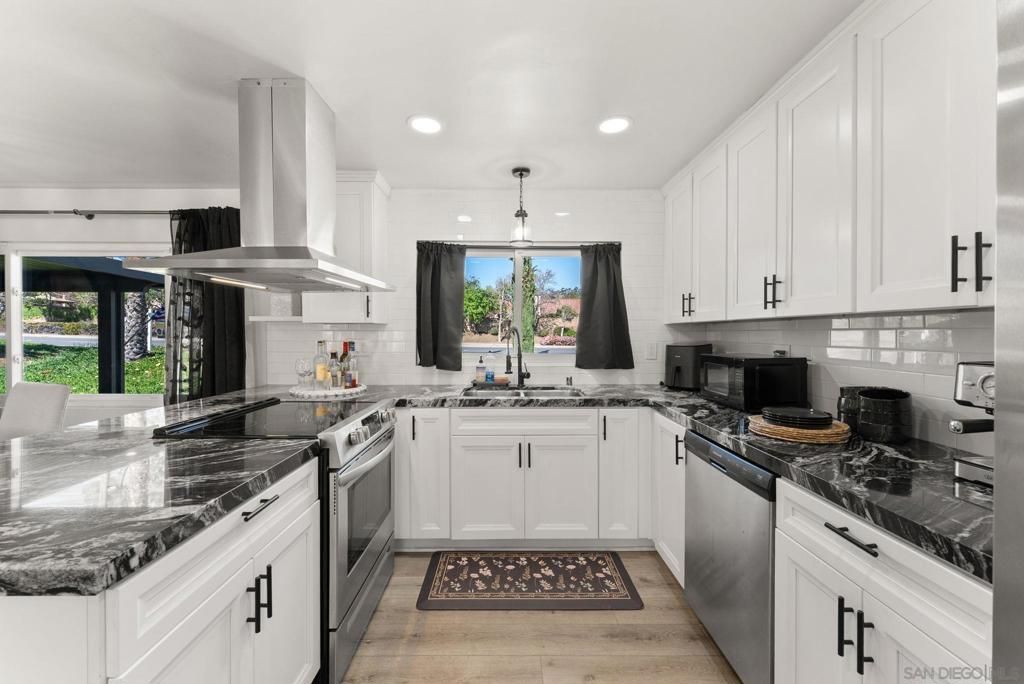 Image 13 of property listing at 2025 W El Norte Pkwy, Escondido, CA 92026