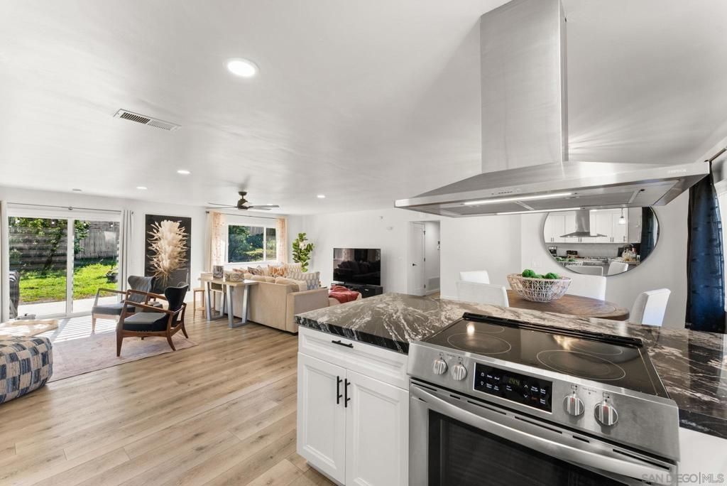 Image 14 of property listing at 2025 W El Norte Pkwy, Escondido, CA 92026