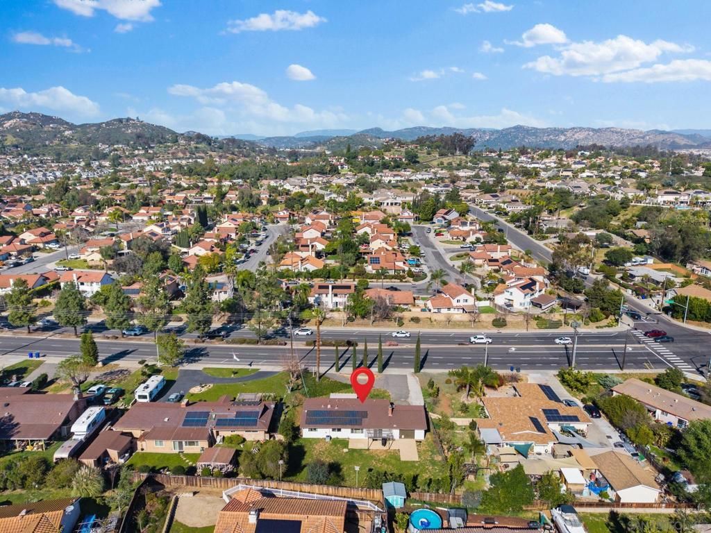 Image 4 of property listing at 2025 W El Norte Pkwy, Escondido, CA 92026