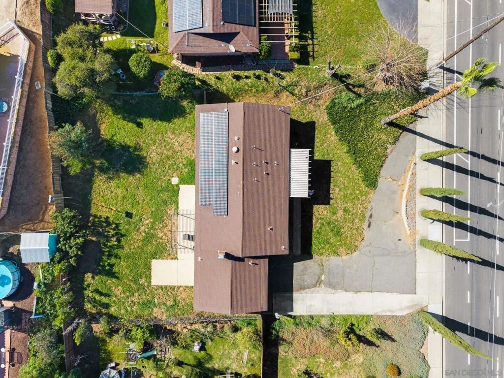 Image 6 of property listing at 2025 W El Norte Pkwy, Escondido, CA 92026