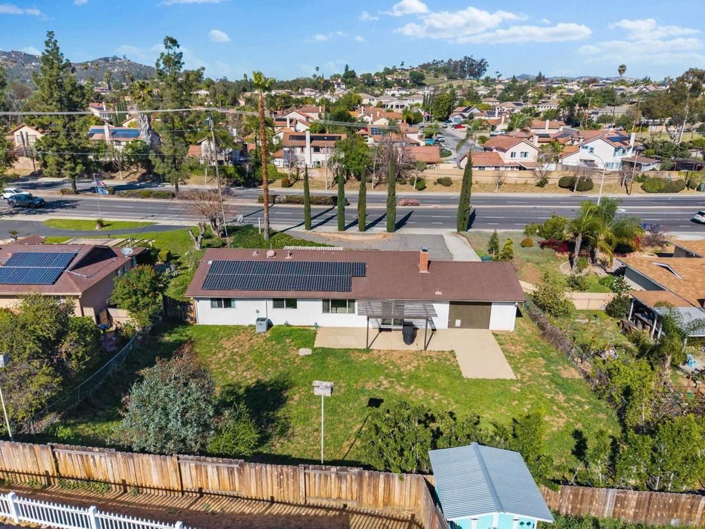 Image 7 of property listing at 2025 W El Norte Pkwy, Escondido, CA 92026