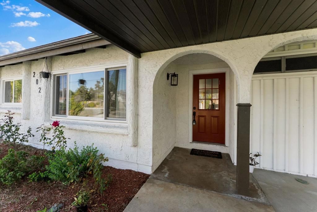 Image 9 of property listing at 2025 W El Norte Pkwy, Escondido, CA 92026