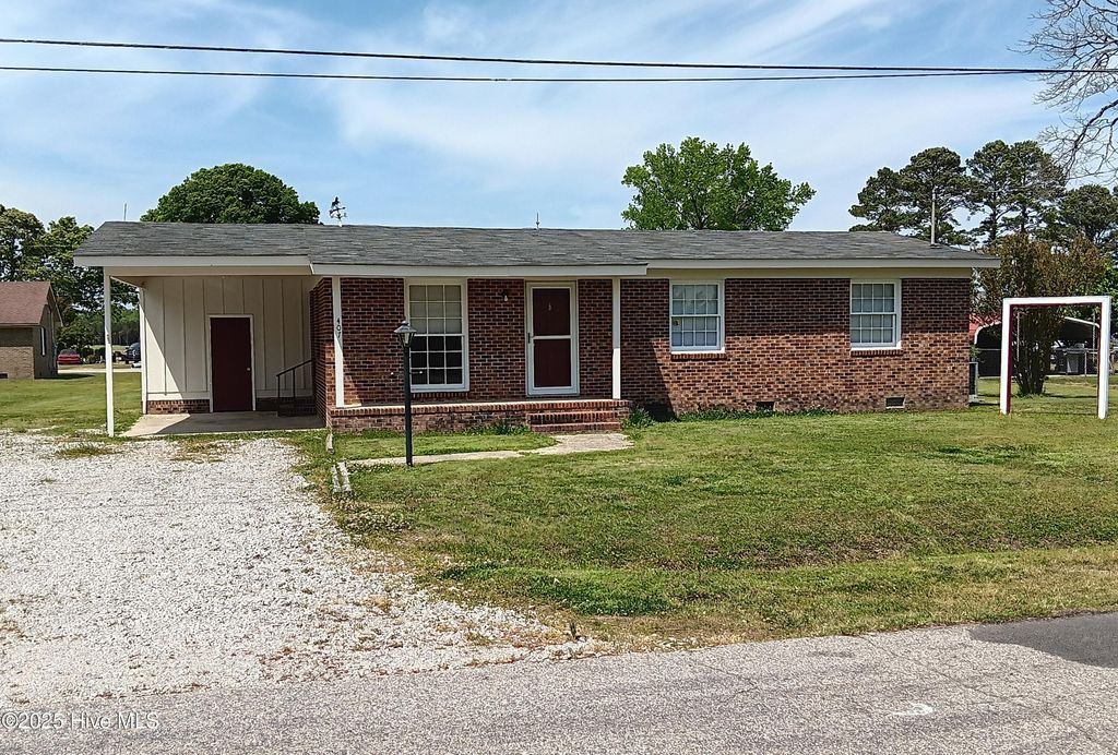 407 Pineview Street, Lucama, NC 27851