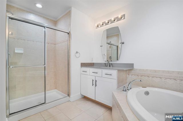 11 Bayside Drive, Bayonne, NJ 07002