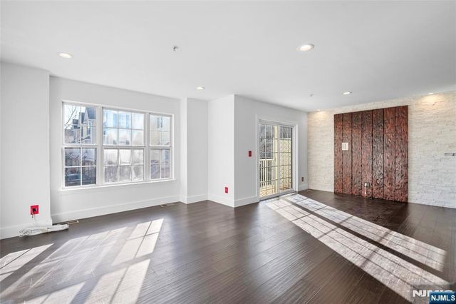 11 Bayside Drive, Bayonne, NJ 07002