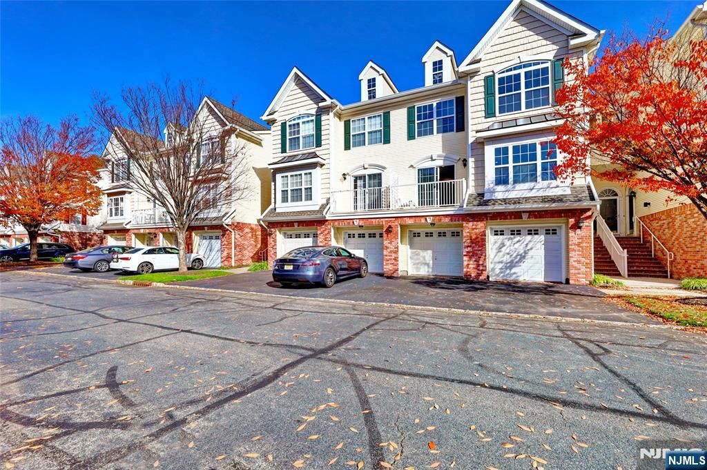 11 Bayside Drive, Bayonne, NJ 07002