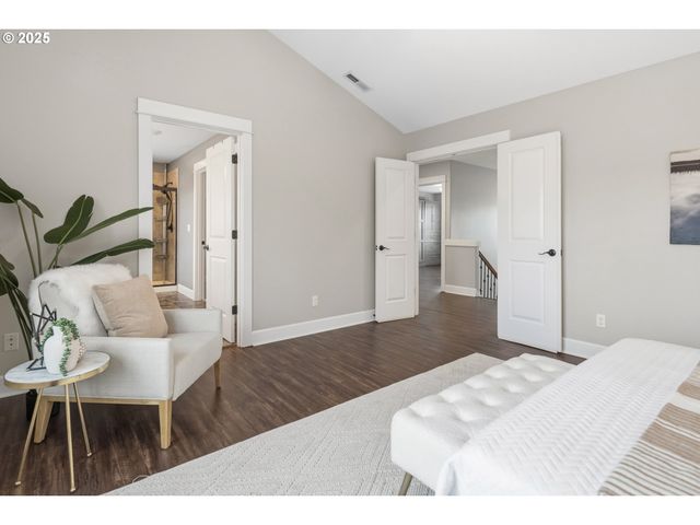 18768 SUNBLAZE Dr, Oregon City, OR 97045