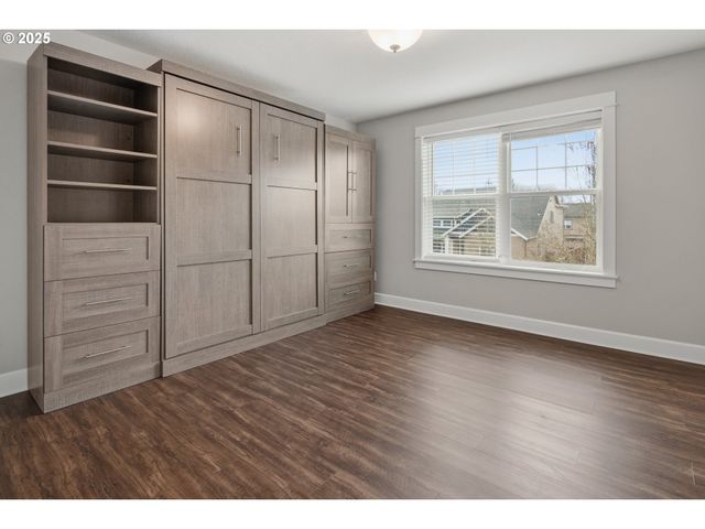 18768 SUNBLAZE Dr, Oregon City, OR 97045