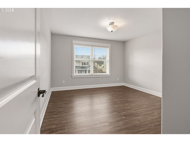 18768 SUNBLAZE Dr, Oregon City, OR 97045