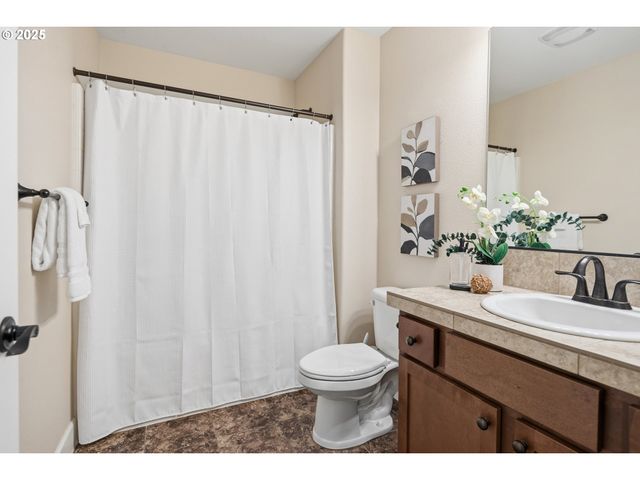 18768 SUNBLAZE Dr, Oregon City, OR 97045