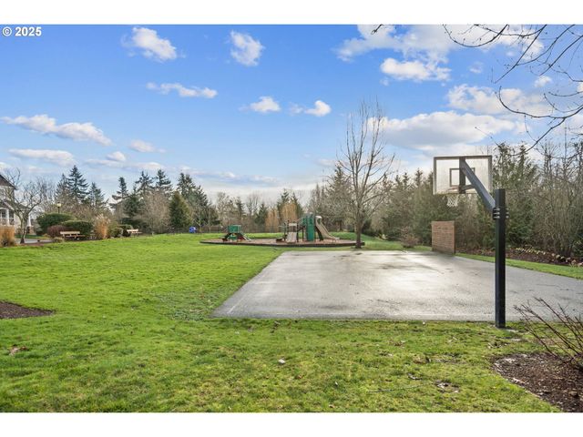 18768 SUNBLAZE Dr, Oregon City, OR 97045