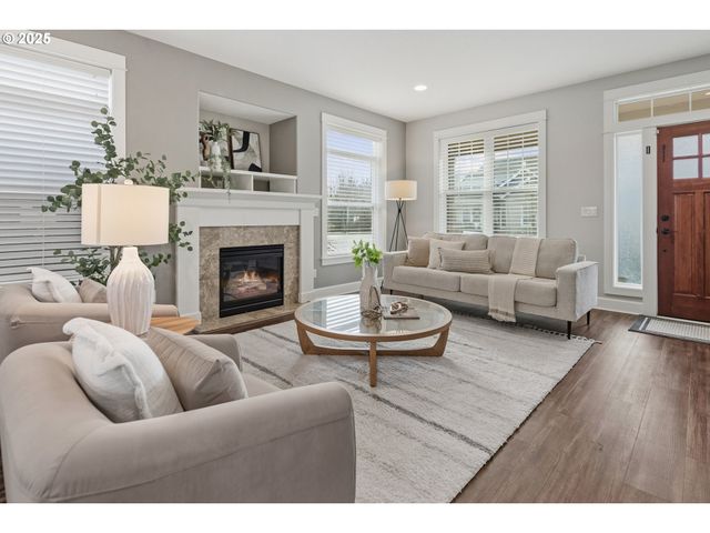 18768 SUNBLAZE Dr, Oregon City, OR 97045