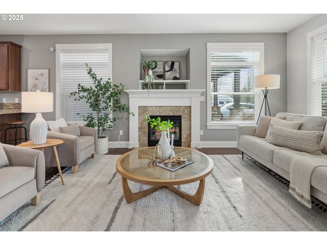 18768 SUNBLAZE Dr, Oregon City, OR 97045