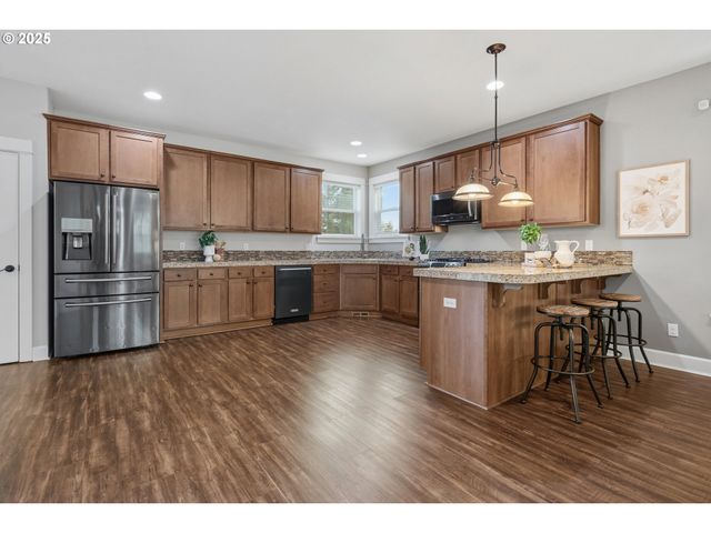 18768 SUNBLAZE Dr, Oregon City, OR 97045