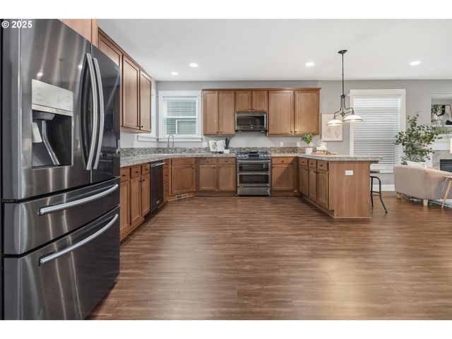 18768 SUNBLAZE Dr, Oregon City, OR 97045