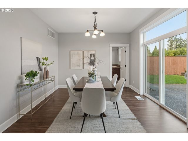 18768 SUNBLAZE Dr, Oregon City, OR 97045