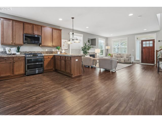 18768 SUNBLAZE Dr, Oregon City, OR 97045