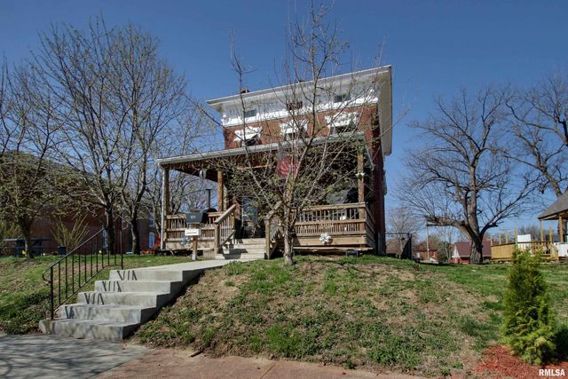 929 N 6TH Street, Quincy, IL 62301