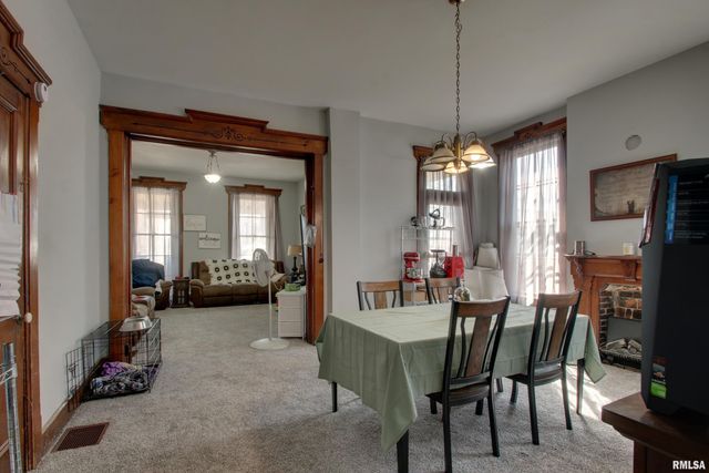 929 N 6TH Street, Quincy, IL 62301