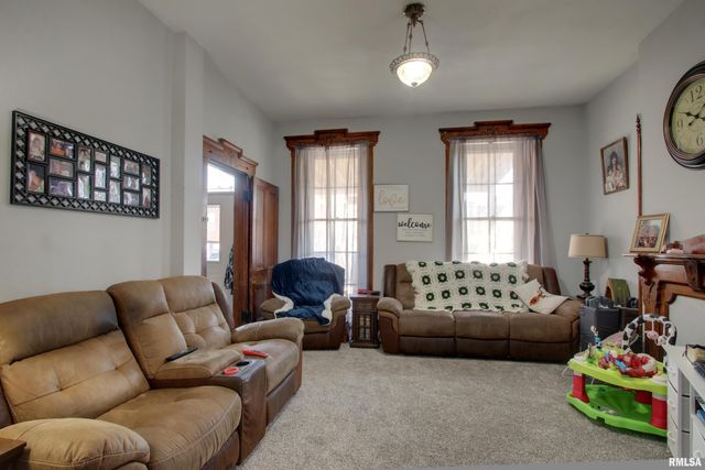 929 N 6TH Street, Quincy, IL 62301