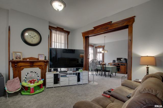 929 N 6TH Street, Quincy, IL 62301