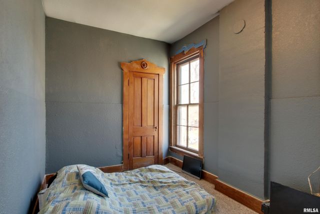 929 N 6TH Street, Quincy, IL 62301