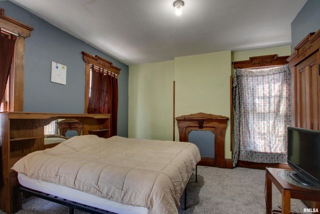 929 N 6TH Street, Quincy, IL 62301