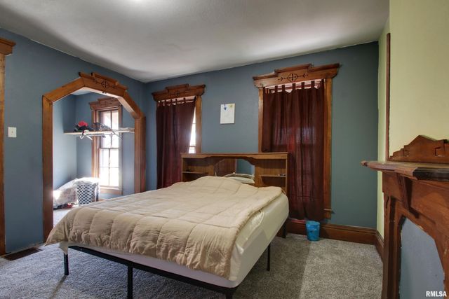 929 N 6TH Street, Quincy, IL 62301