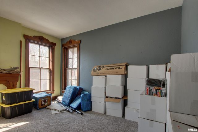 929 N 6TH Street, Quincy, IL 62301