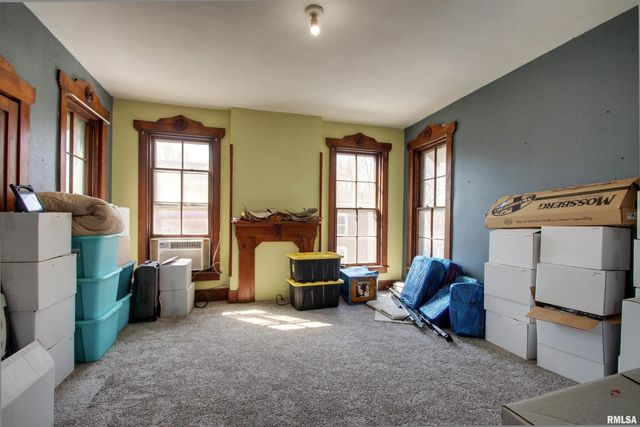 929 N 6TH Street, Quincy, IL 62301