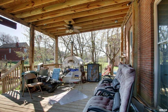 929 N 6TH Street, Quincy, IL 62301