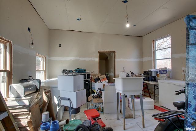 929 N 6TH Street, Quincy, IL 62301