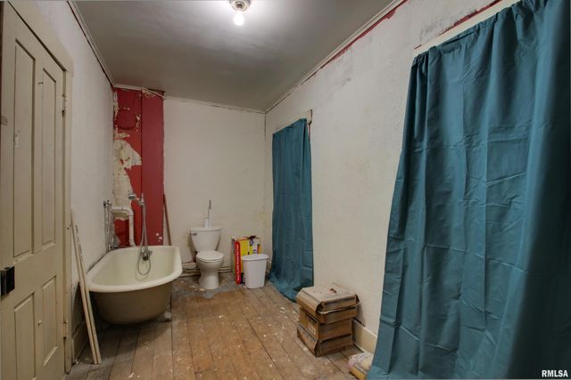 929 N 6TH Street, Quincy, IL 62301